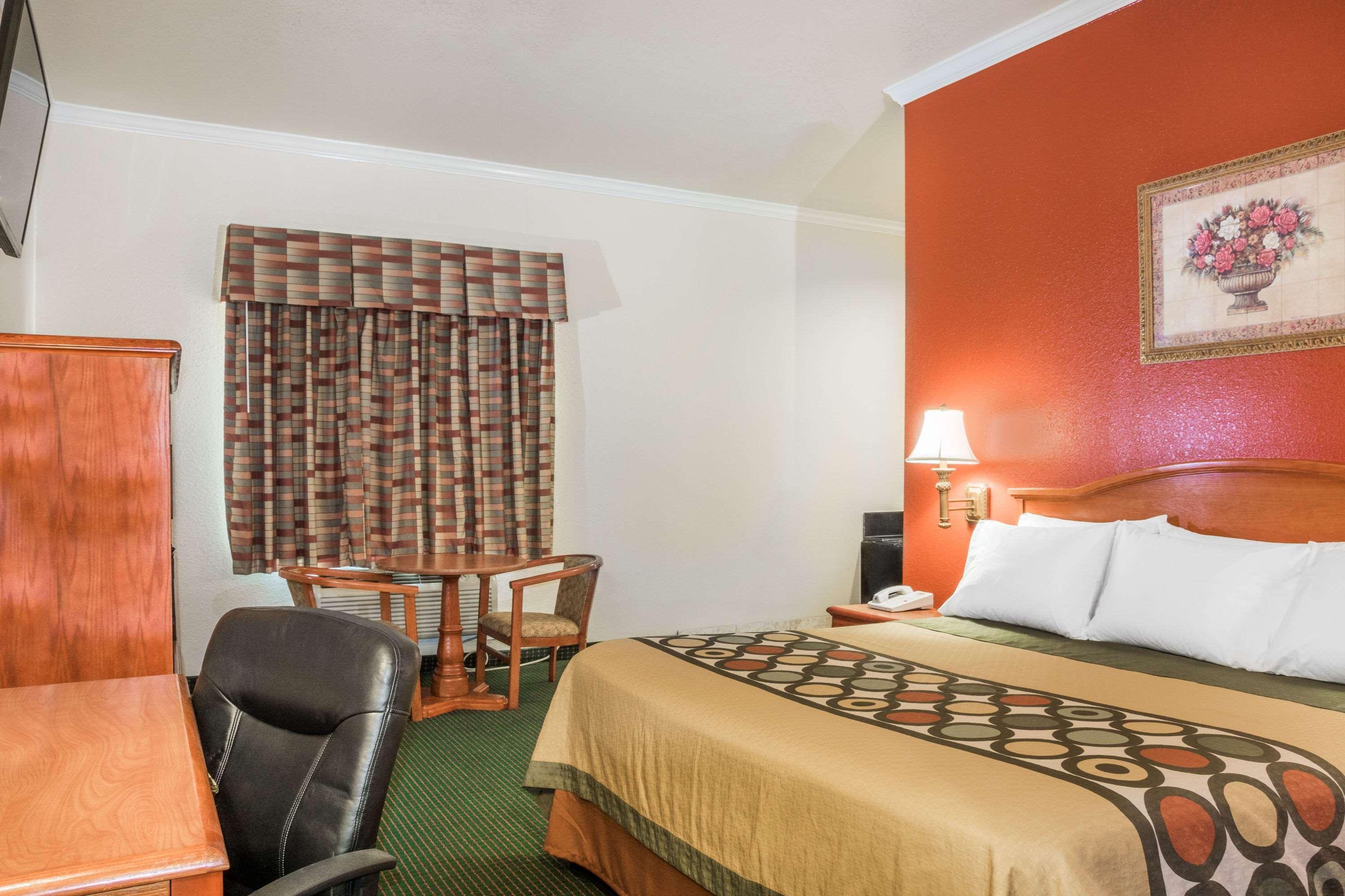 Super 8 By Wyndham Brookshire Tx Hotel Exterior photo
