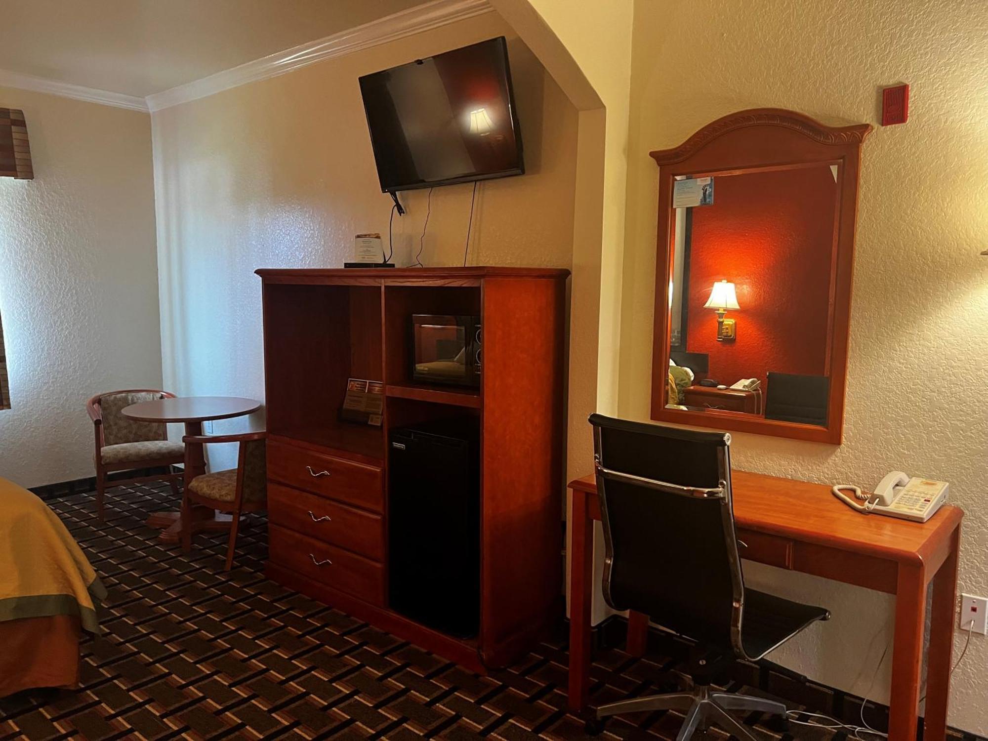 Super 8 By Wyndham Brookshire Tx Hotel Exterior photo