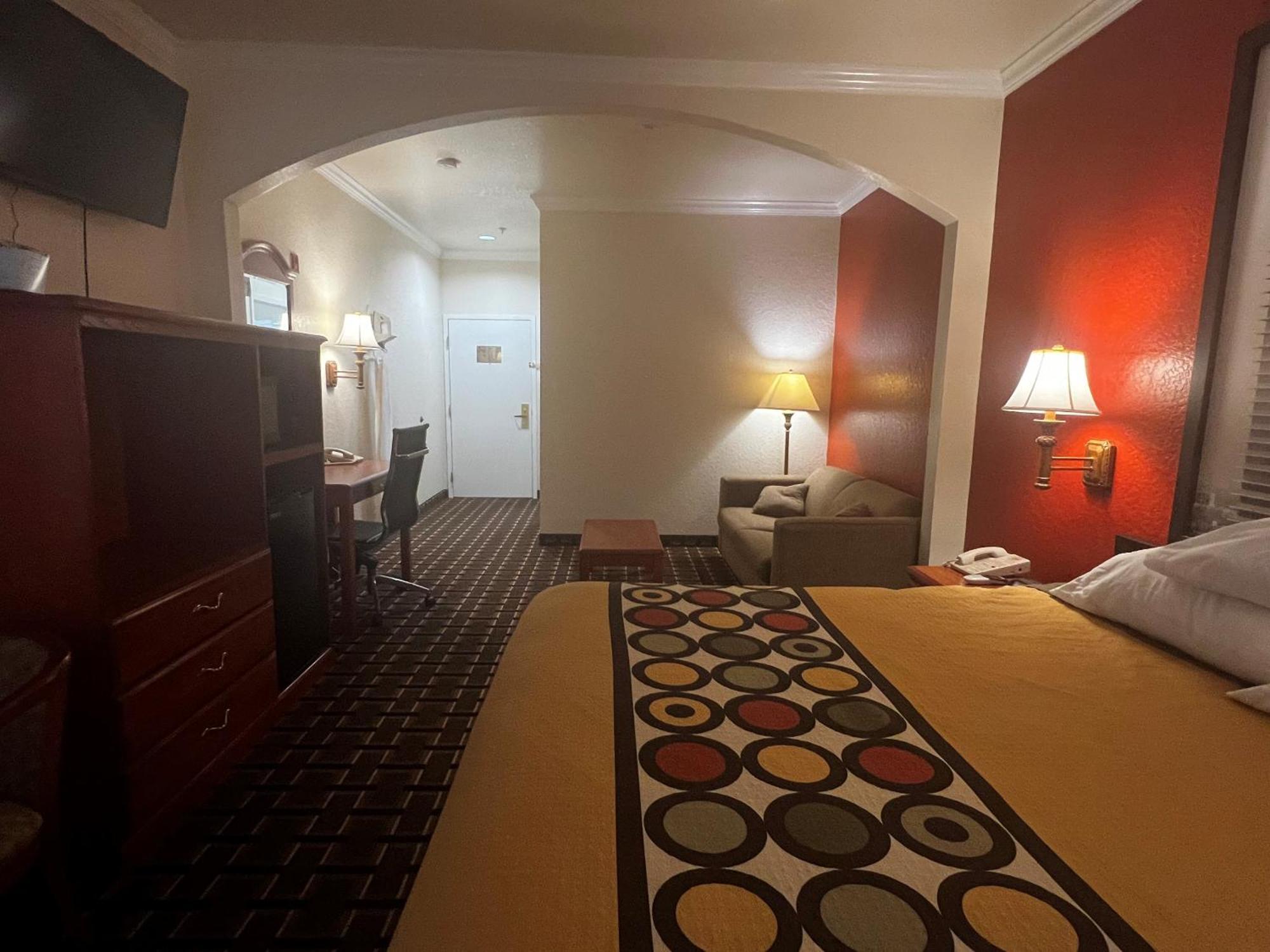 Super 8 By Wyndham Brookshire Tx Hotel Exterior photo